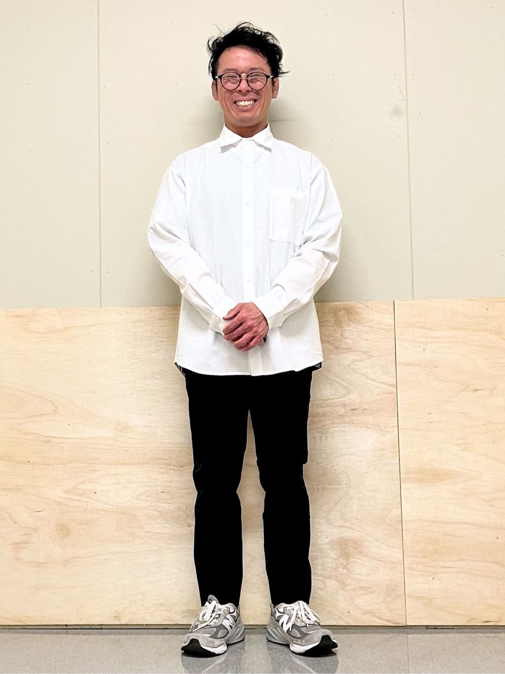 KENJI Iさんの「THE SHOP TK｜【オールシーズン穿ける！】7DAYSストレッチへリンボンパンツ　ON&hArr;OFF兼用」を使ったコーディネート