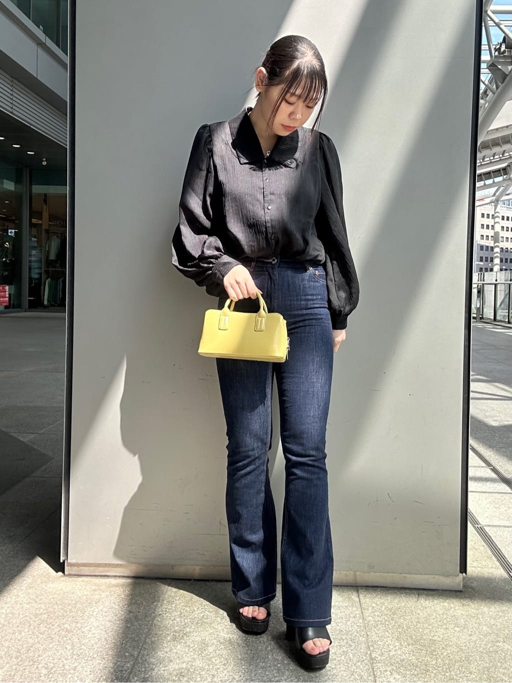 あずみさんの「ESPERANZA｜ミニバックルコルクヒールミュール」を使ったコーディネート