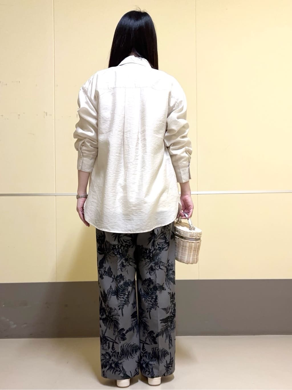 あきさんの「OPAQUE.CLIP｜◆《andGIRL掲載》麻混シアーダブルポケットシャツ【洗濯機洗い可】」を使ったコーディネート