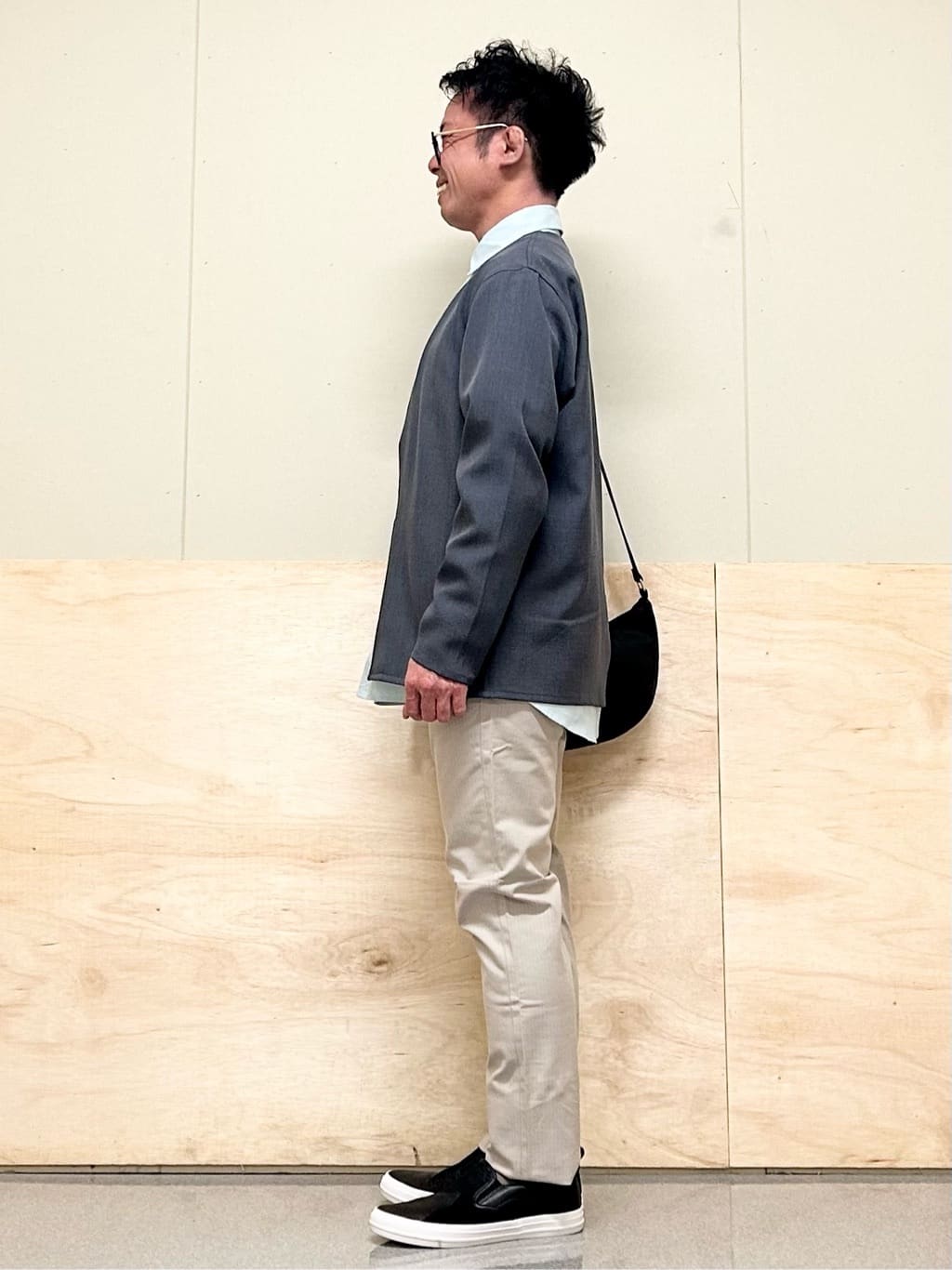 KENJI Iさんの「THE SHOP TK｜【オールシーズン穿ける！】7DAYSストレッチへリンボンパンツ　ON&hArr;OFF兼用」を使ったコーディネート