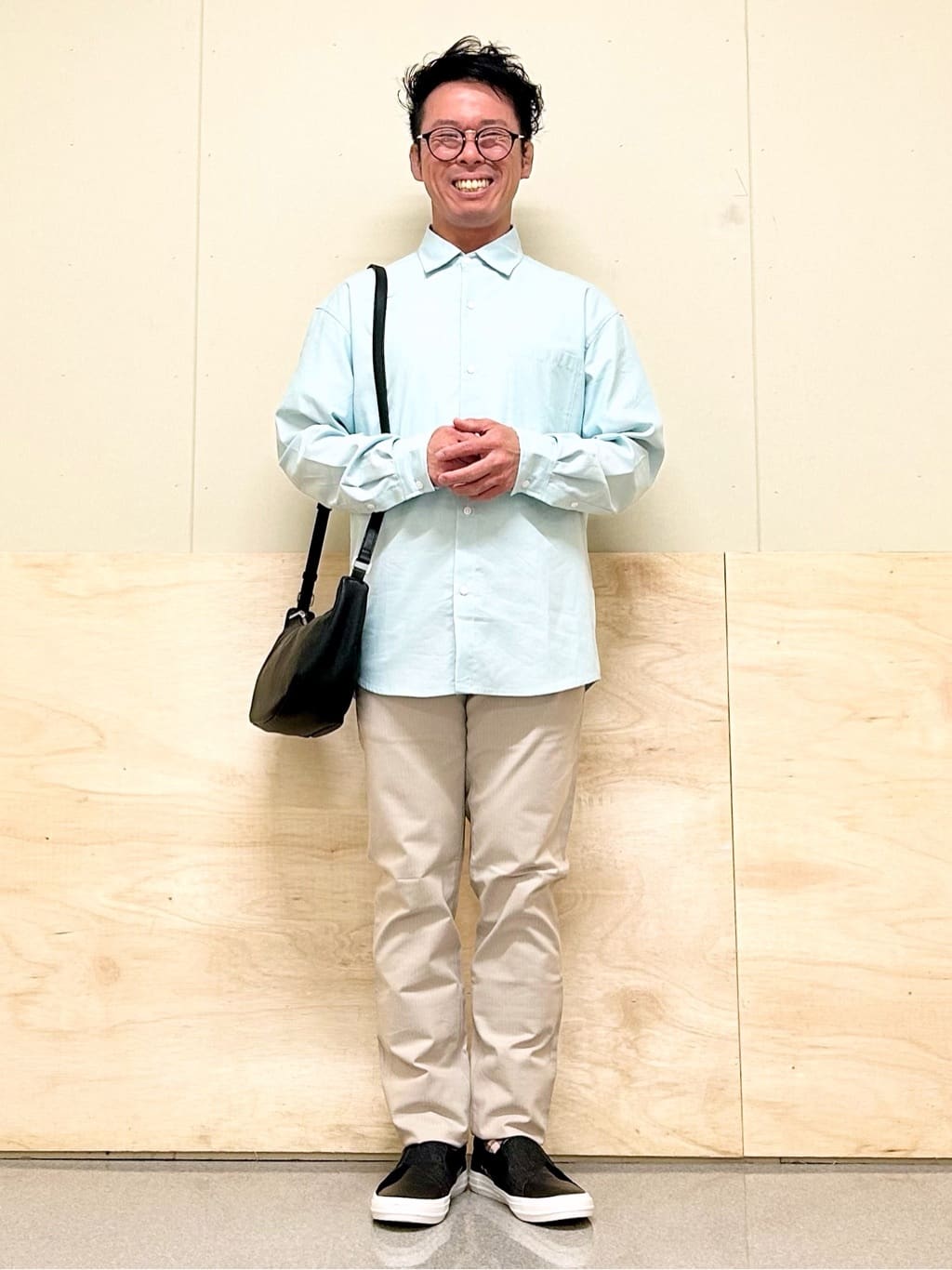 KENJI Iさんの「THE SHOP TK｜【オールシーズン穿ける！】7DAYSストレッチへリンボンパンツ　ON&hArr;OFF兼用」を使ったコーディネート