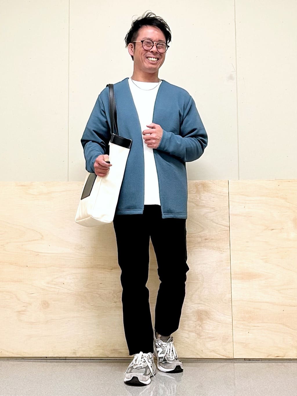 KENJI Iさんの「THE SHOP TK｜【オールシーズン穿ける！】7DAYSストレッチへリンボンパンツ　ON&hArr;OFF兼用」を使ったコーディネート