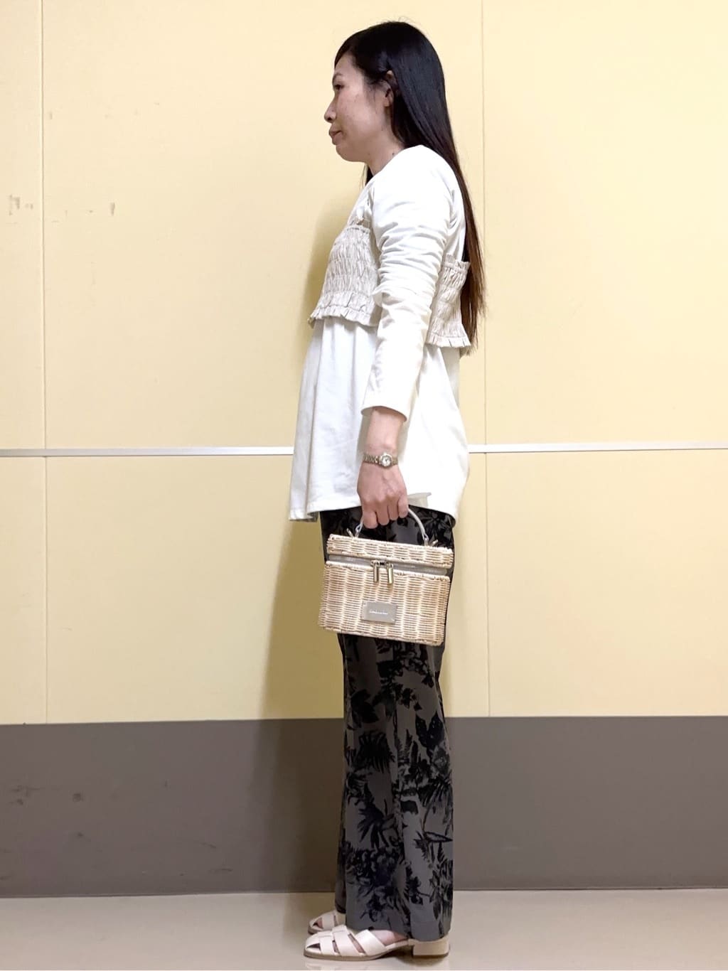 あきさんの「OPAQUE.CLIP｜◆《ツインセット》シャーリングビスチェ&times;ロングTシャツ【洗濯機洗い可】」を使ったコーディネート