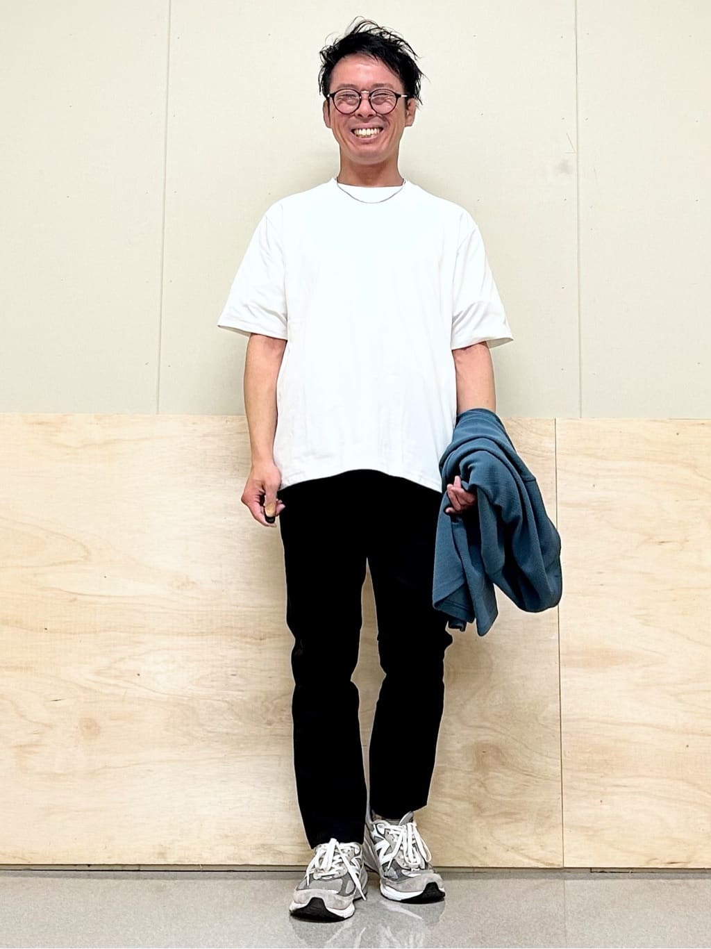 KENJI Iさんの「THE SHOP TK｜【オールシーズン穿ける！】7DAYSストレッチへリンボンパンツ　ON&hArr;OFF兼用」を使ったコーディネート