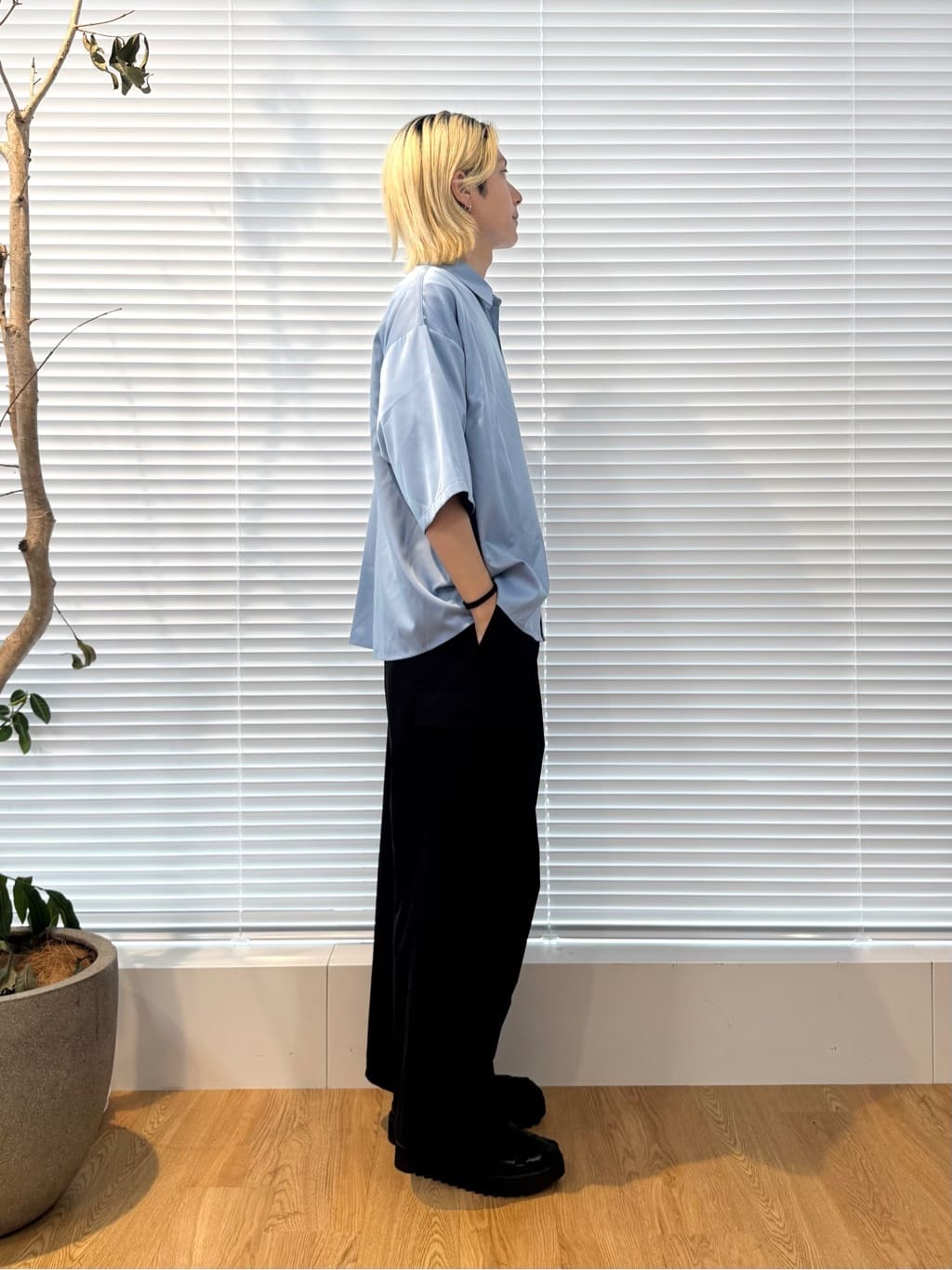 simさんの「tk.TAKEO KIKUCHI｜◆【WEB限定】無地/花柄アソートドレープ半袖シャツ」を使ったコーディネート