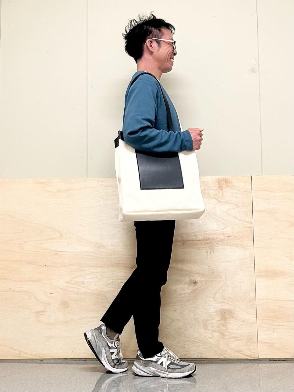 KENJI Iさんの「THE SHOP TK｜【オールシーズン穿ける！】7DAYSストレッチへリンボンパンツ　ON&hArr;OFF兼用」を使ったコーディネート