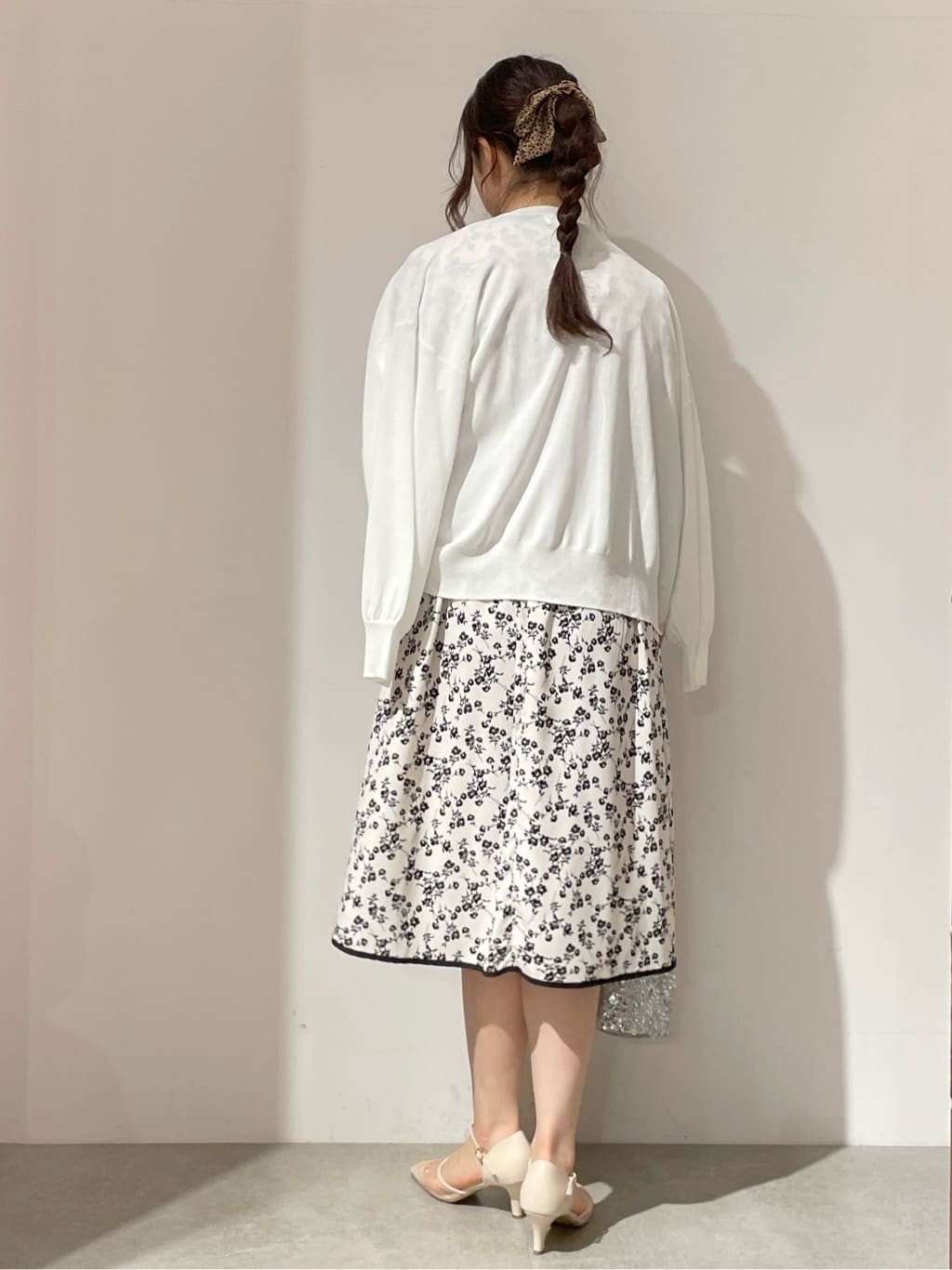 kanahoさんの「OPAQUE.CLIP｜◆【6色展開】シャイニー素材巾着ミニショルダーバッグ」を使ったコーディネート