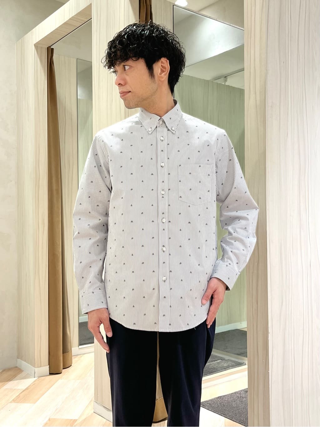 URAさんの「TAKEO KIKUCHI｜ハットモチーフ ジャカード ストライプ シャツ」を使ったコーディネート