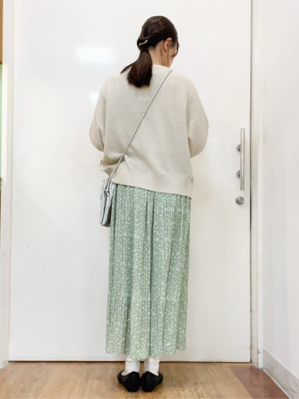 sakiさんの「SHOO･LA･RUE｜◆【洗える】ざっくり編みが大人かわいい キーネックカーディガン」を使ったコーディネート
