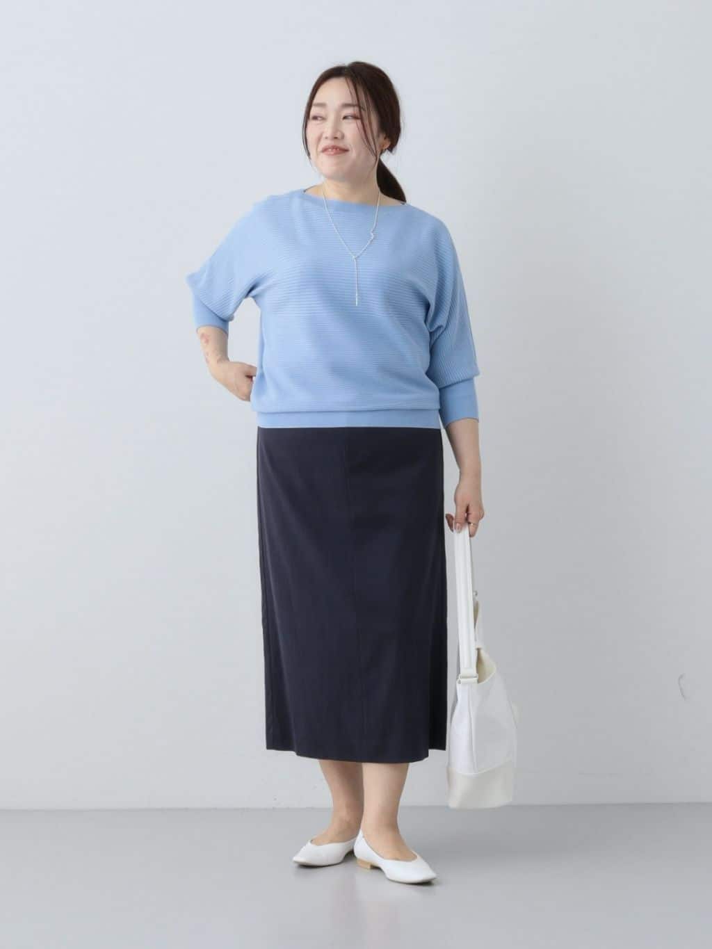 kaoさんの「INDIVI｜◆【洗える／無縫製】美シルエット ドルマンスリーブニット」を使ったコーディネート
