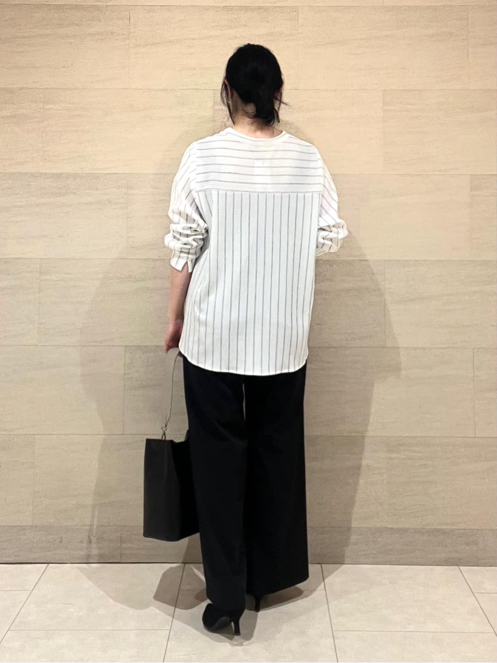 TOMOMIさんの「INDIVI｜【洗える／UVケア／スーツ】ストレッチワイドパンツ」を使ったコーディネート