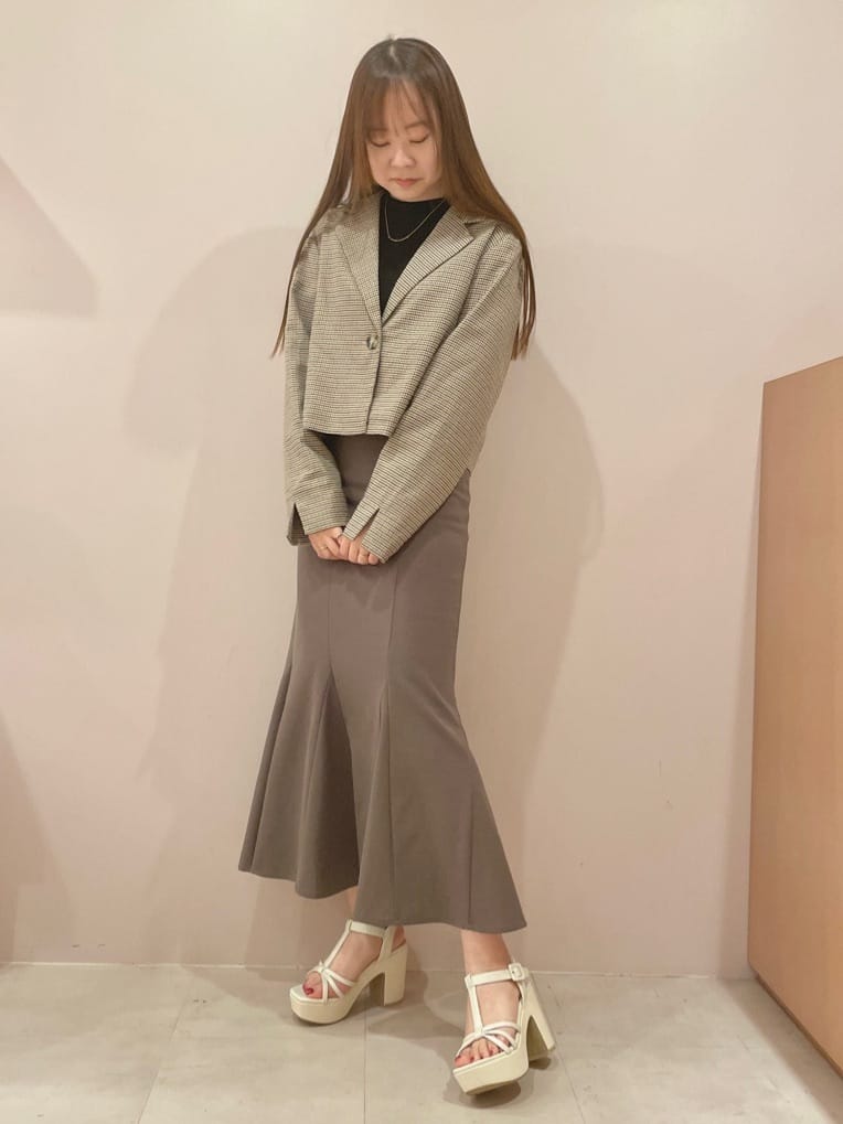 azusaさんの「ESPERANZA｜Tストラップミニバックルサンダル」を使ったコーディネート