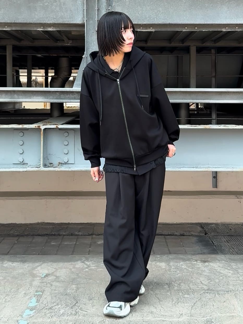 川本葵さんの「tk.TAKEO KIKUCHI｜◆ワンポイントジップパーカー」を使ったコーディネート