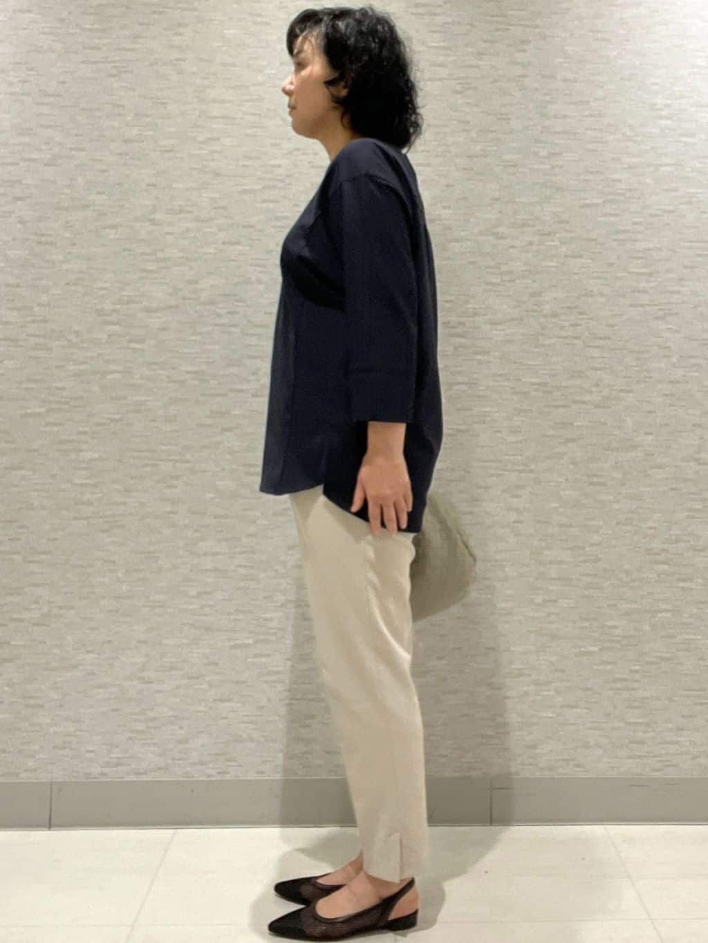KOJIMAさんの「Reflect｜◆【マシンウォッシュ可／セットアップ可能】ドルマンスリーブVネックブラウス」を使ったコーディネート