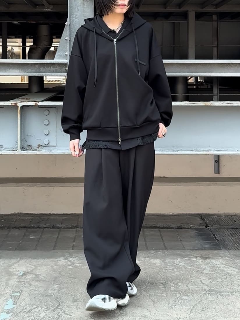 川本葵さんの「tk.TAKEO KIKUCHI｜◆ワンポイントジップパーカー」を使ったコーディネート