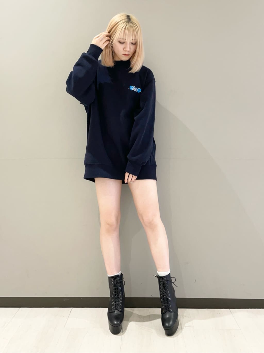 manamiさんの「ESPERANZA｜【ラク盛り／ショートブーツ】リピーター続出／脚長美脚　厚底レースアップブーツ」を使ったコーディネート