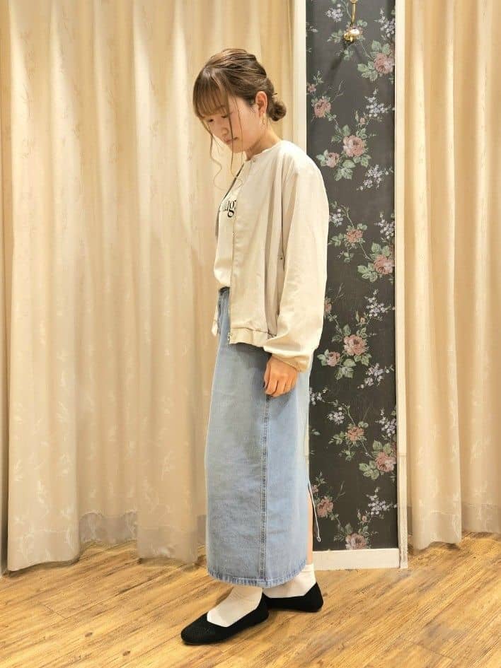 Ikumiさんの「SHOO･LA･RUE｜◆【洗える/S-LL】一枚でもレイヤードでも グラフィック長袖Tシャツ」を使ったコーディネート