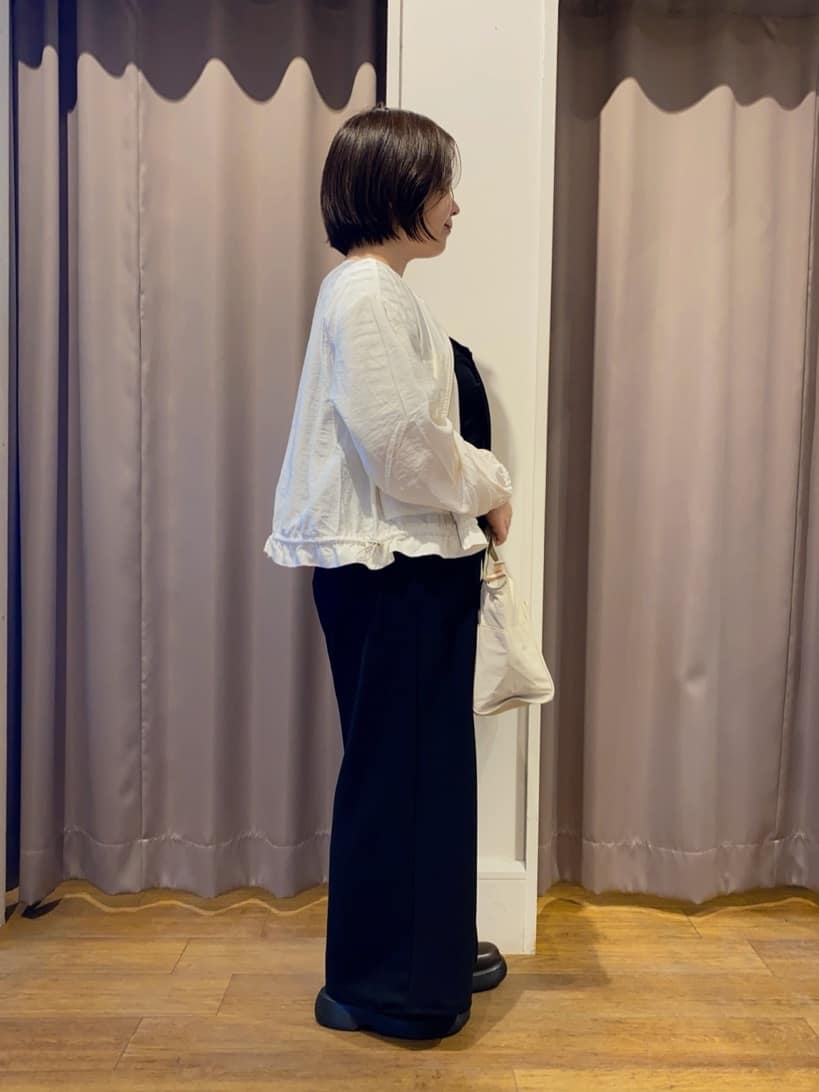 いーいさんの「SHOO･LA･RUE｜◆【撥水／2WAY】12ポケットトートバッグ【キャリーオン】」を使ったコーディネート