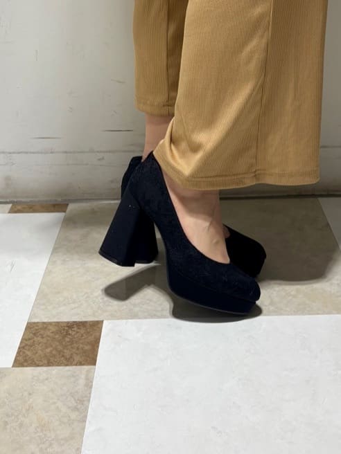 のはらっちょさんの「ESPERANZA｜チャンキーヒール厚底パンプス」を使ったコーディネート