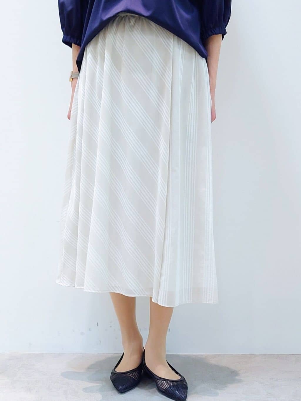 yoshiさんの「Reflect｜◆【スカートにもパンツにも合わせやすい】キレイめTブラウス」を使ったコーディネート