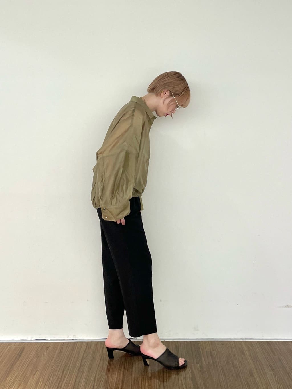 mikuさんの「INDIVI｜【接触冷感／セットアップ対応】イージーテーパードパンツ【通勤・セレモニー】」を使ったコーディネート