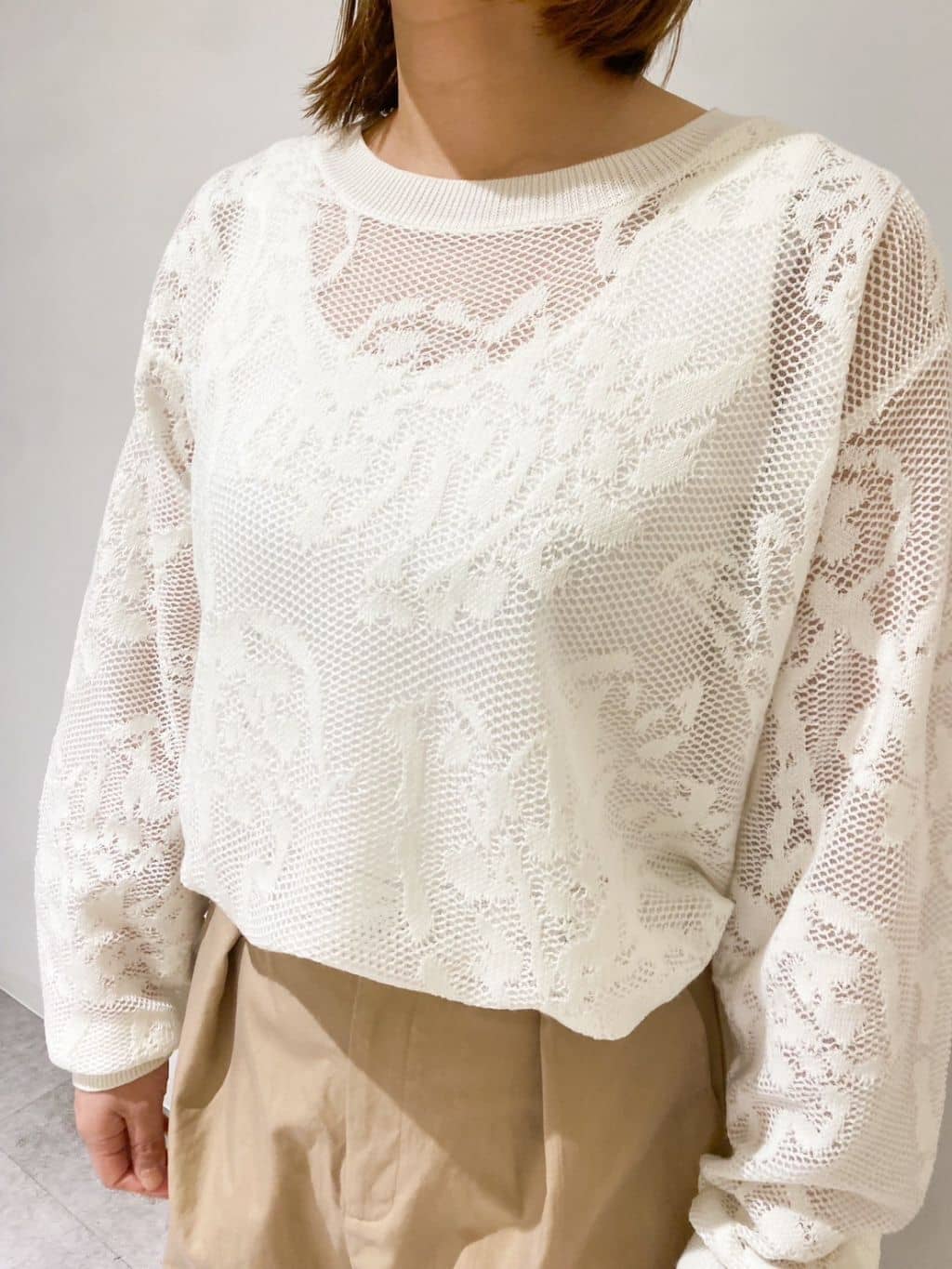 yosiさんの「OPAQUE.CLIP｜◆フワラー柄シアーメッシュニット【洗濯機洗い可】」を使ったコーディネート
