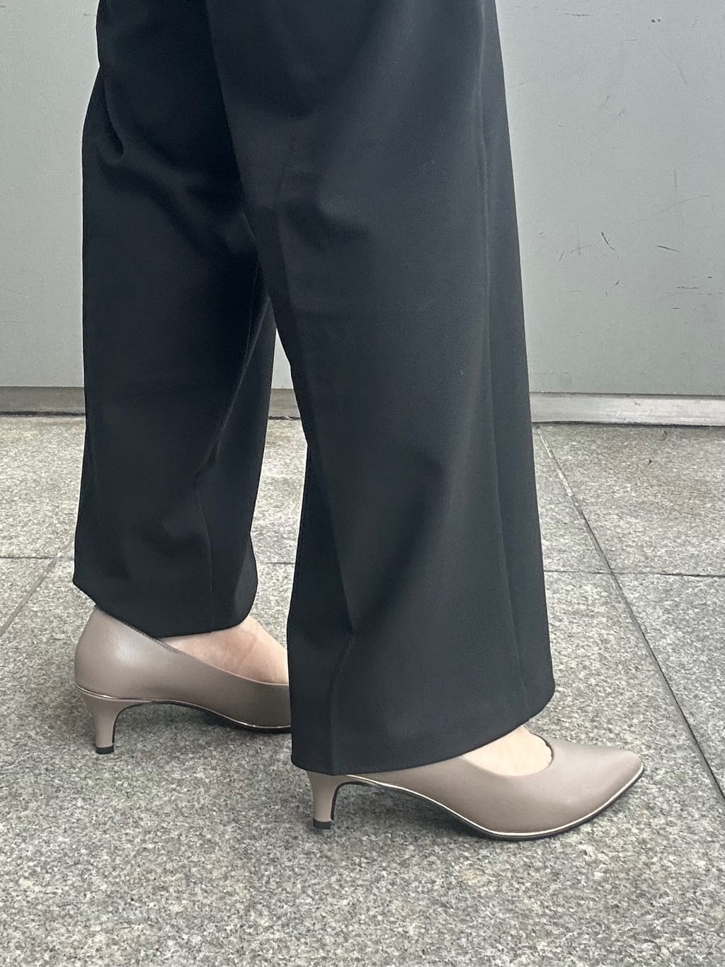あずみさんの「ESPERANZA｜【レイン対応/12時間パンプス】約5.5cm　歩きやすくて疲れにくい」を使ったコーディネート