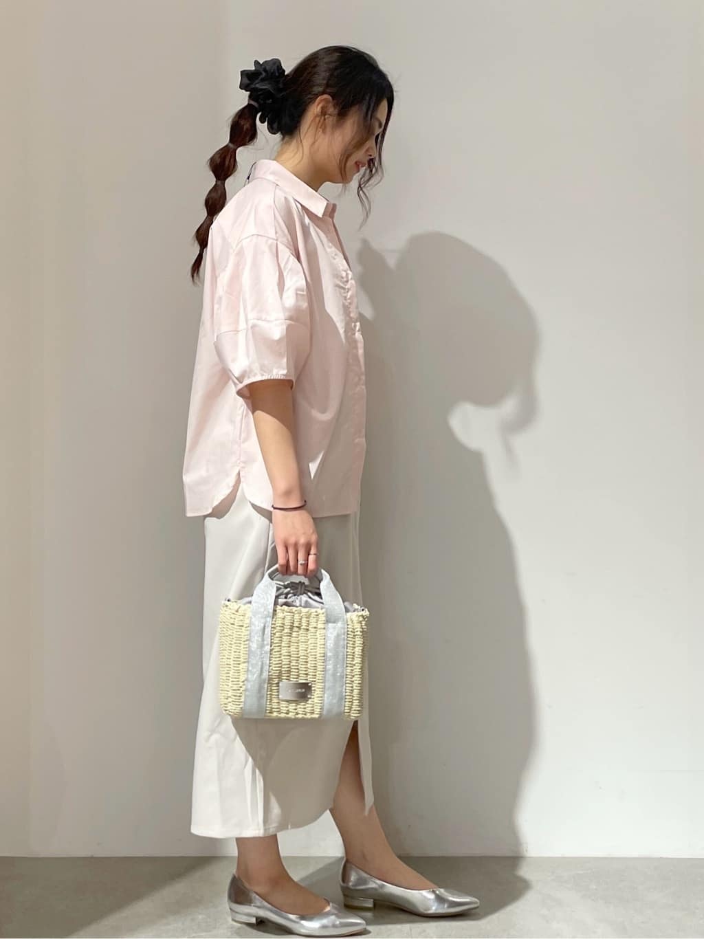 kanahoさんの「OPAQUE.CLIP｜◆《美人百花掲載》ランタンスリーブシャツ【洗濯機洗い可】」を使ったコーディネート