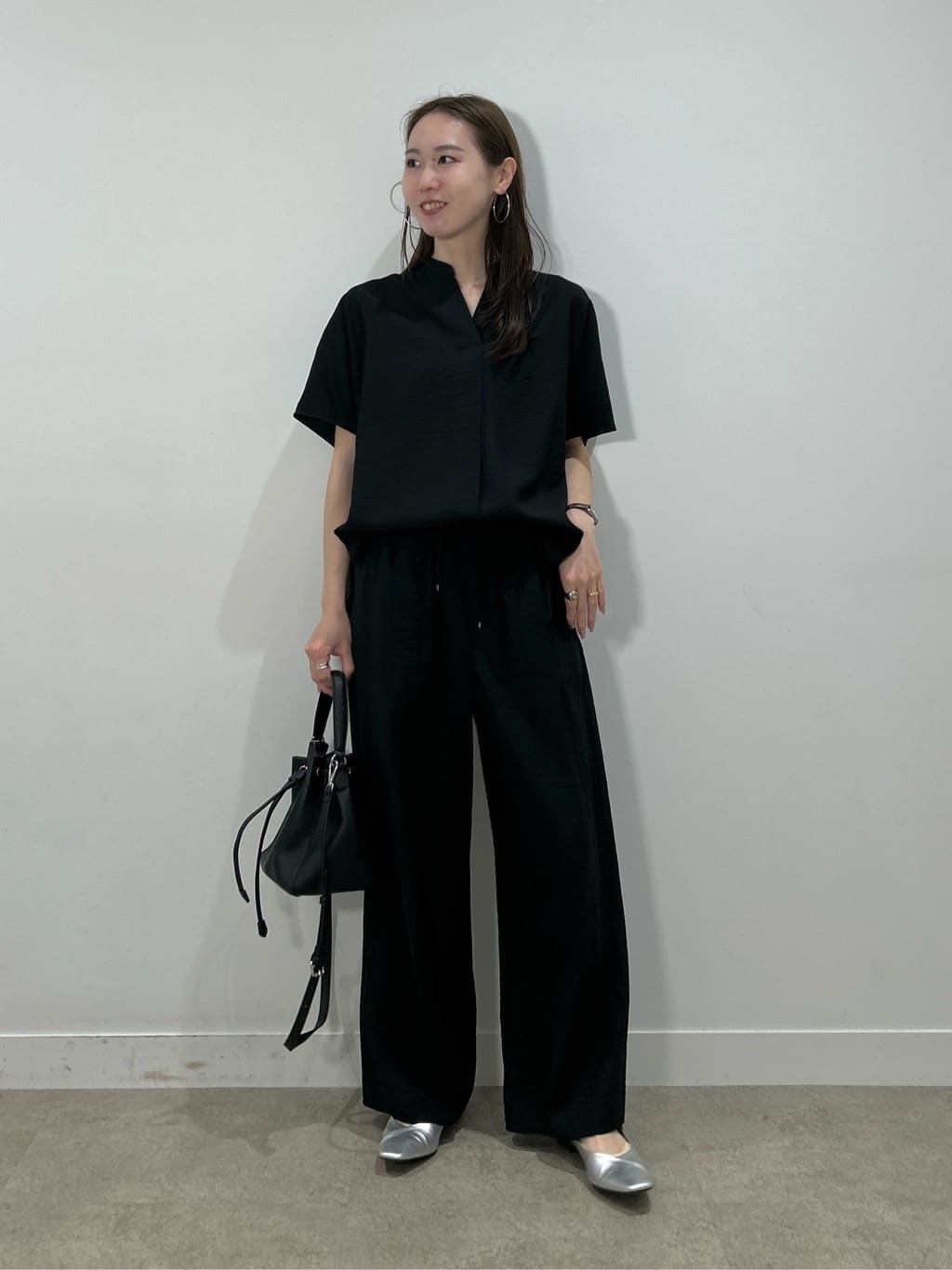 mitsukiさんの「INDIVI｜【洗える／UVケア／SETUP可能】ドロストワイドパンツ」を使ったコーディネート