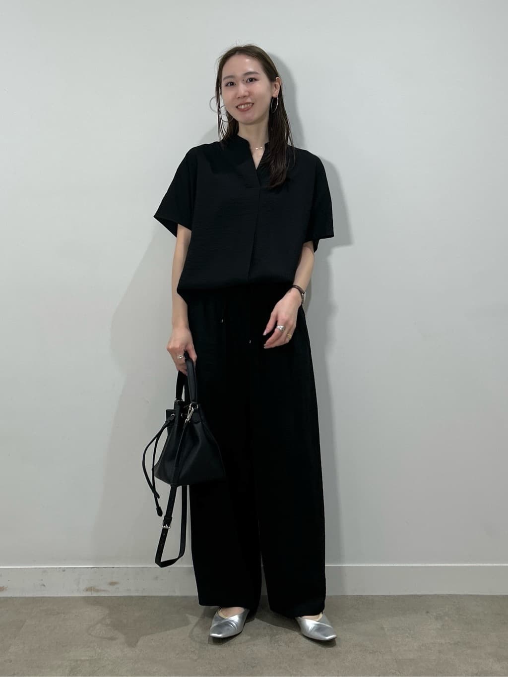 mitsukiさんの「INDIVI｜【洗える／UVケア／SETUP可能】ドロストワイドパンツ」を使ったコーディネート