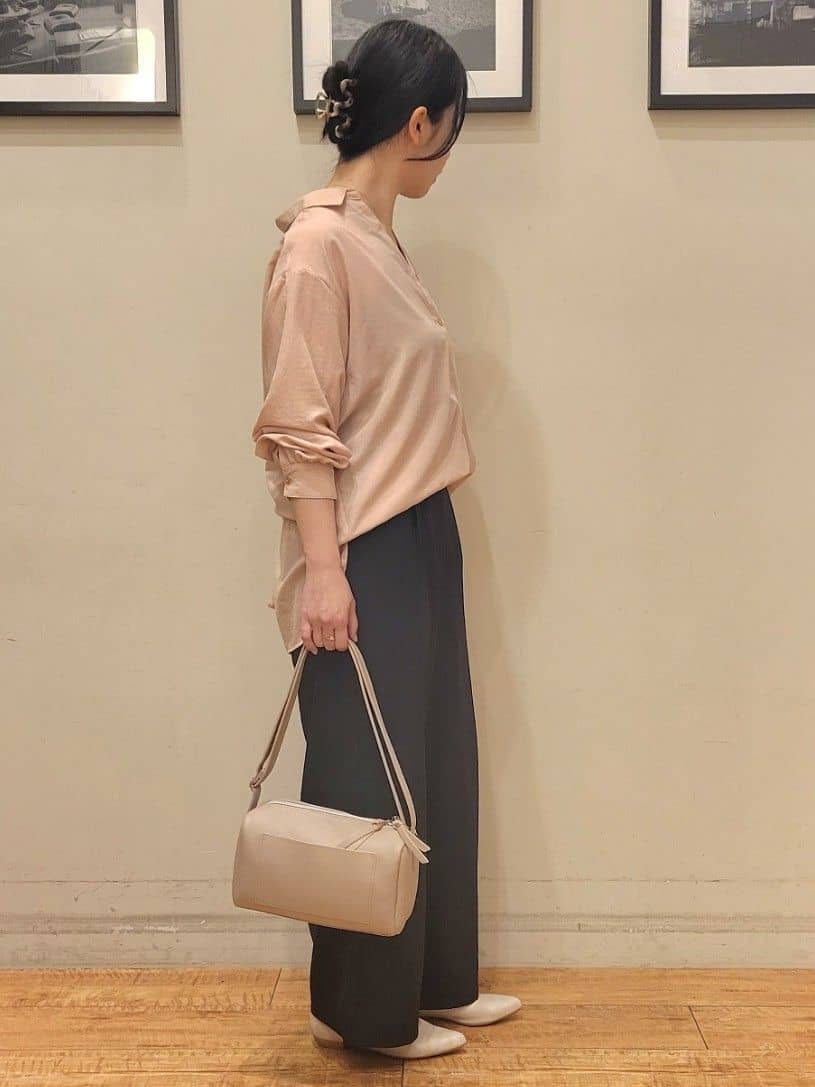 ななこさんの「SHOO･LA･RUE｜◆ストレッチアーモンドトゥパンプス」を使ったコーディネート