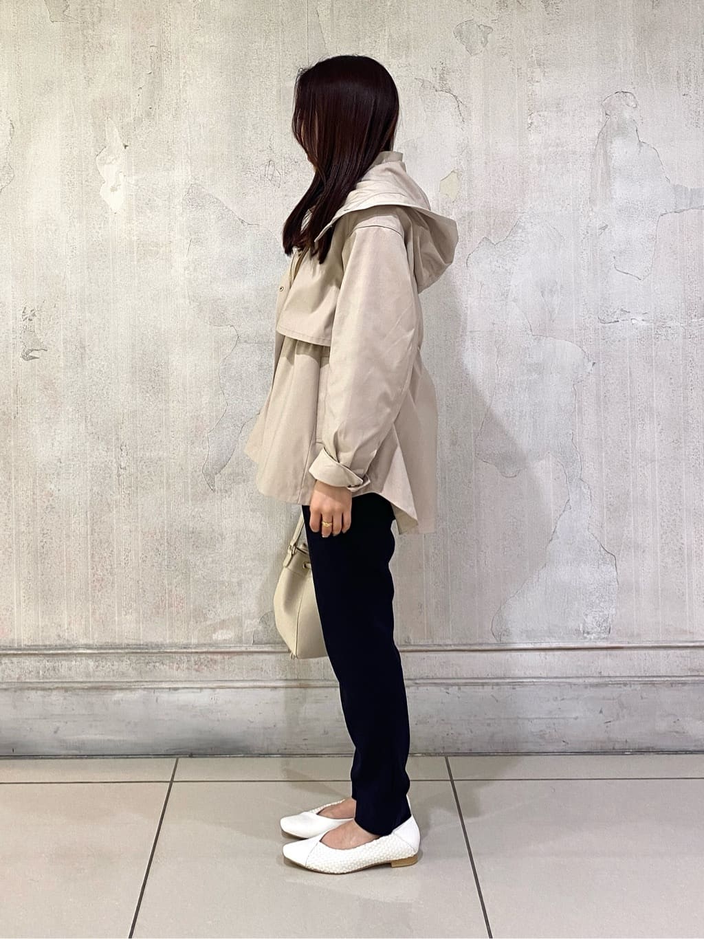 momoさんの「INDIVI｜【パンツ人気1位／褒められパンツ／洗える】ウエストゴムタックテーパードパンツ」を使ったコーディネート