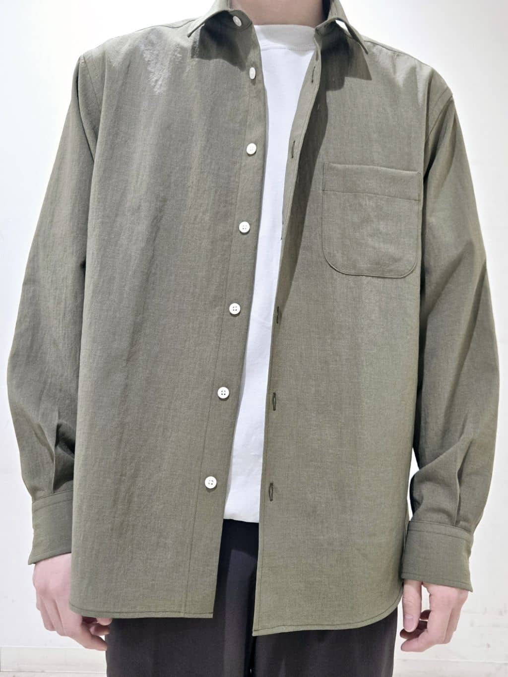 白木駆さんの「TAKEO KIKUCHI｜【抗菌防臭／5サイズ展開】ハイゲージポンチ Tシャツ」を使ったコーディネート
