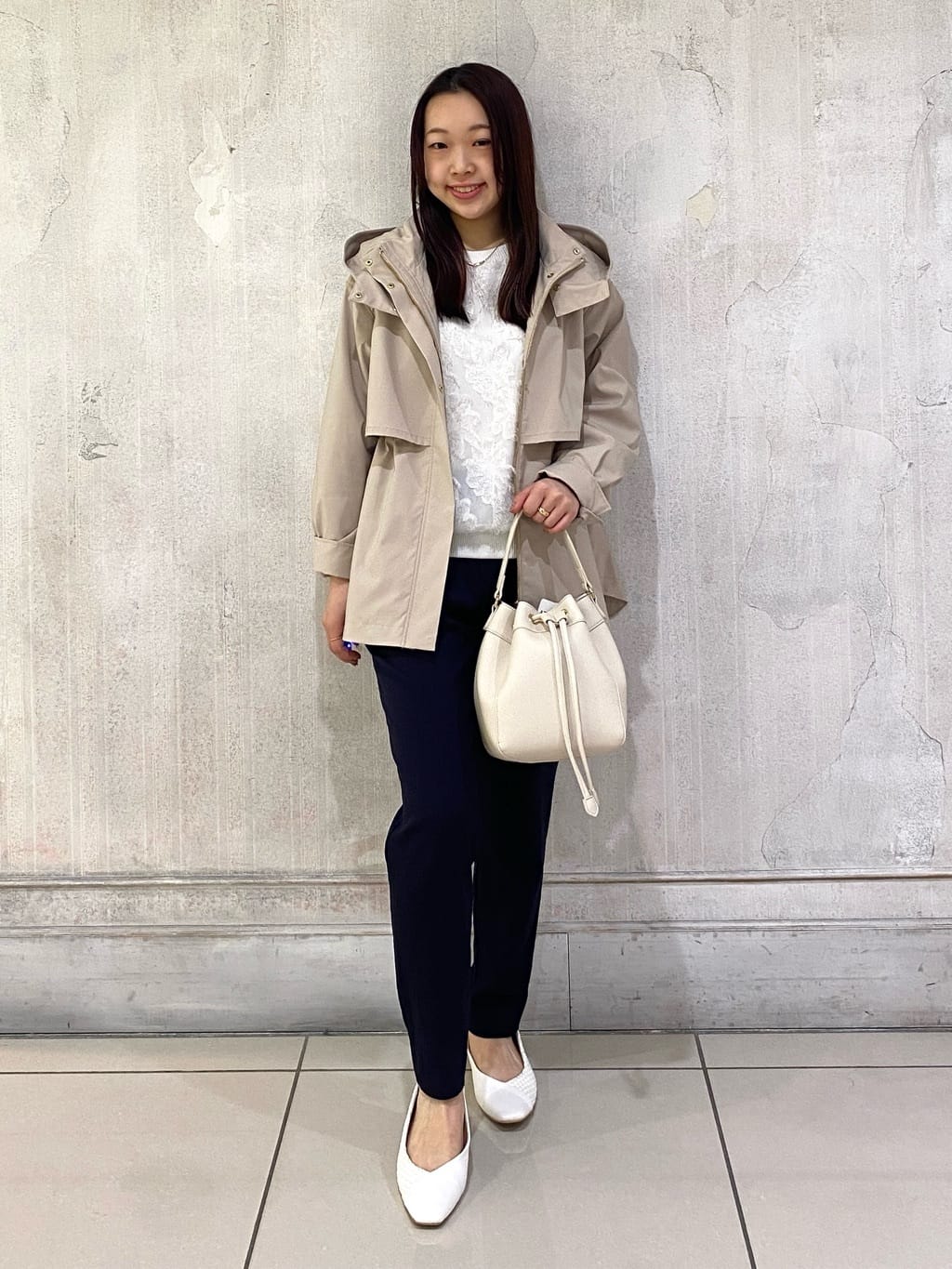 momoさんの「INDIVI｜【パンツ人気1位／褒められパンツ／洗える】ウエストゴムタックテーパードパンツ」を使ったコーディネート
