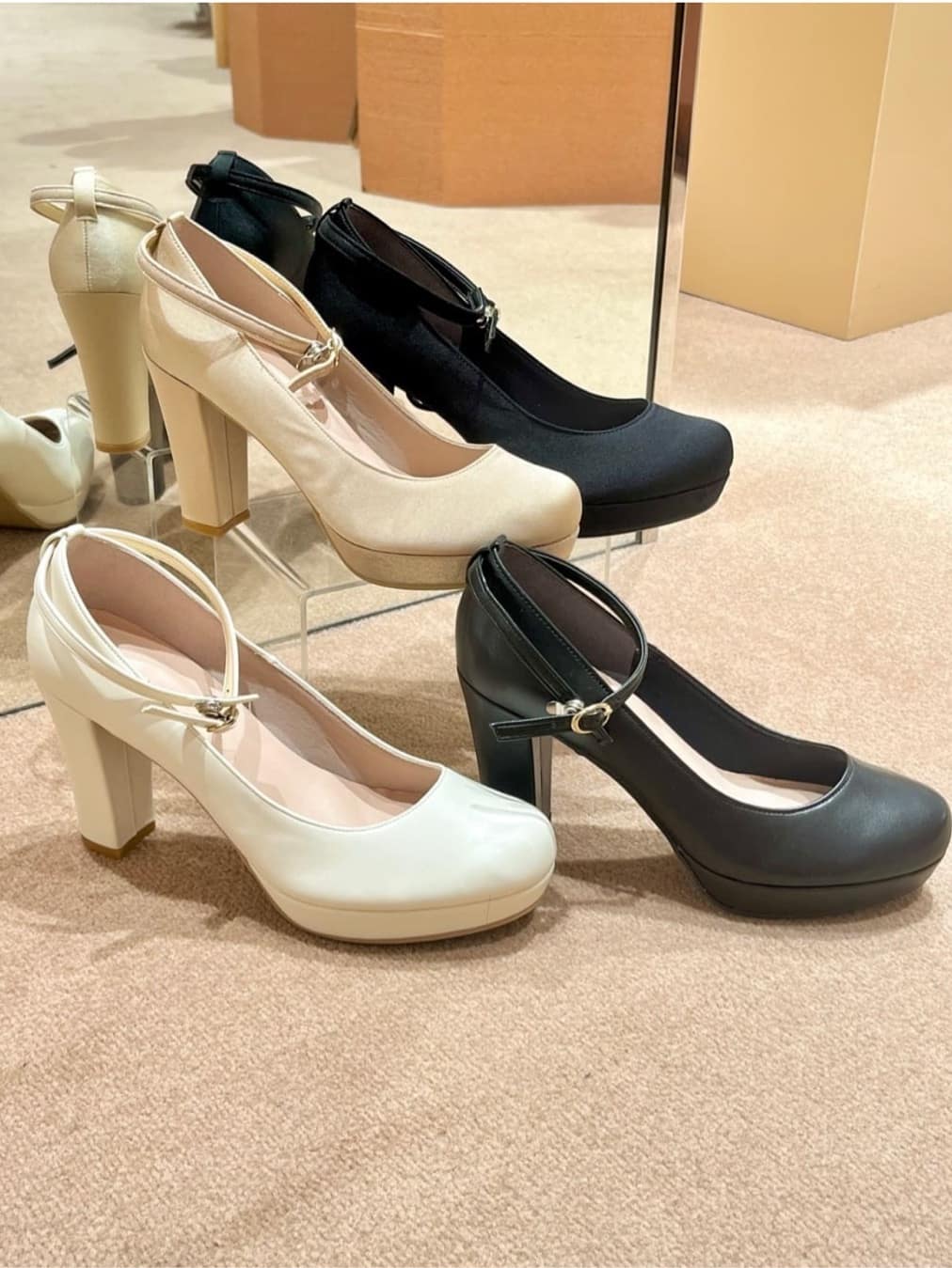 このかさんの「ESPERANZA｜3WAYチャンキーヒールパンプス」を使ったコーディネート