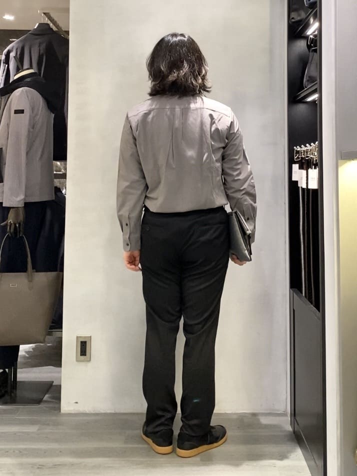 nishiさんの「TAKEO KIKUCHI｜【ONOFF対応】TRダブルニット ストレッチパンツ」を使ったコーディネート