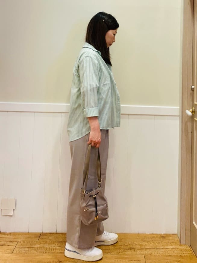 FUJIさんの「SHOO･LA･RUE｜◆【洗える/S-LL/UV/吸水速乾】洗濯後しわになりにくいリネンブレンドシャツ」を使ったコーディネート