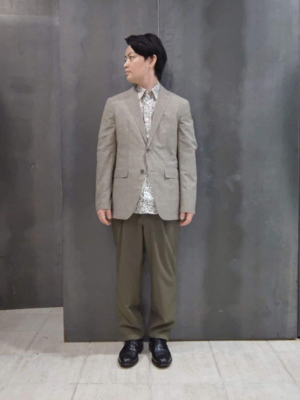 shiominさんの「TAKEO KIKUCHI｜【抗菌防臭】COOL DOTS（R）ドビープリント ジャケット」を使ったコーディネート
