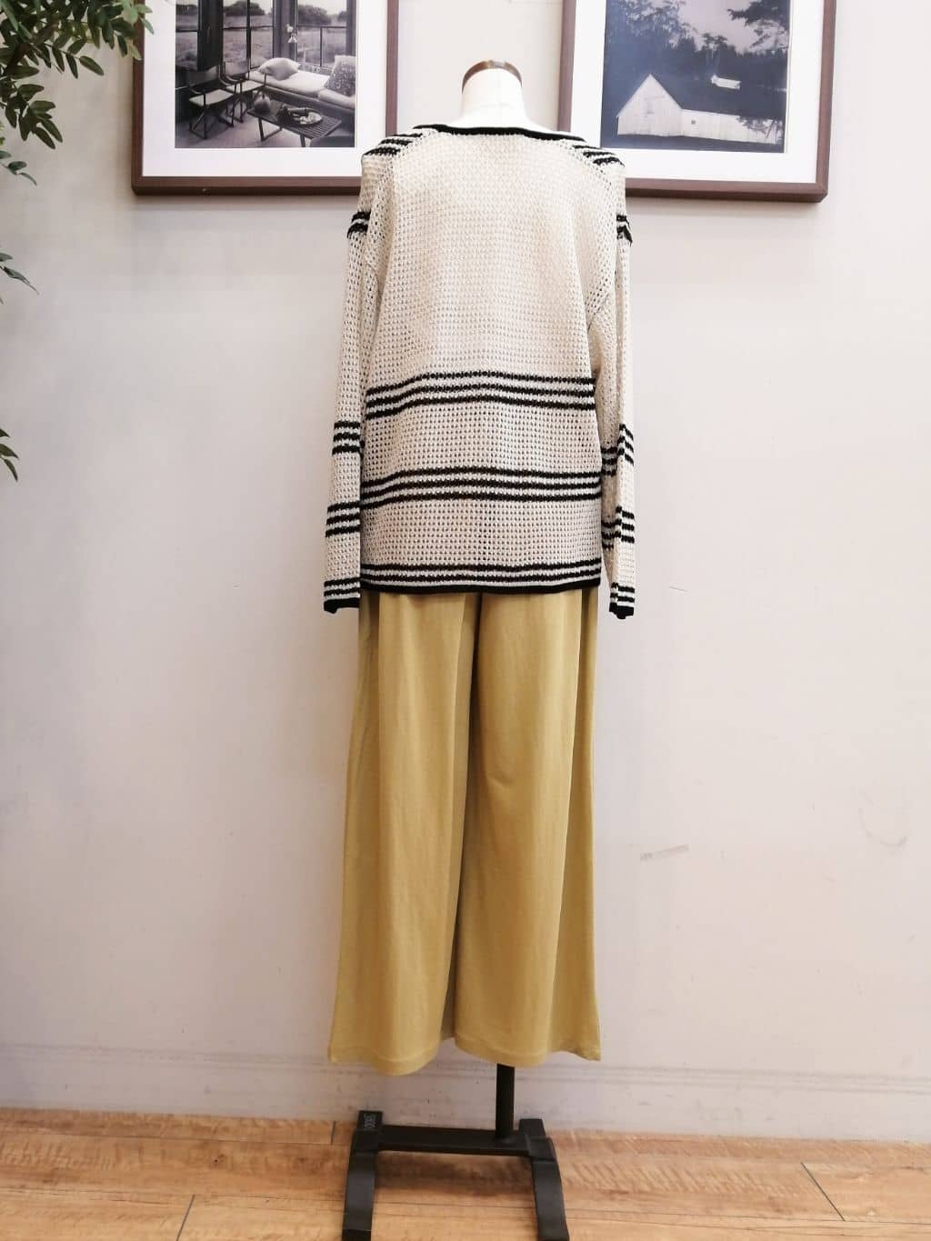 maiさんの「SHOO･LA･RUE｜◆レースのような編み柄が上品 Vネックカーディガン」を使ったコーディネート