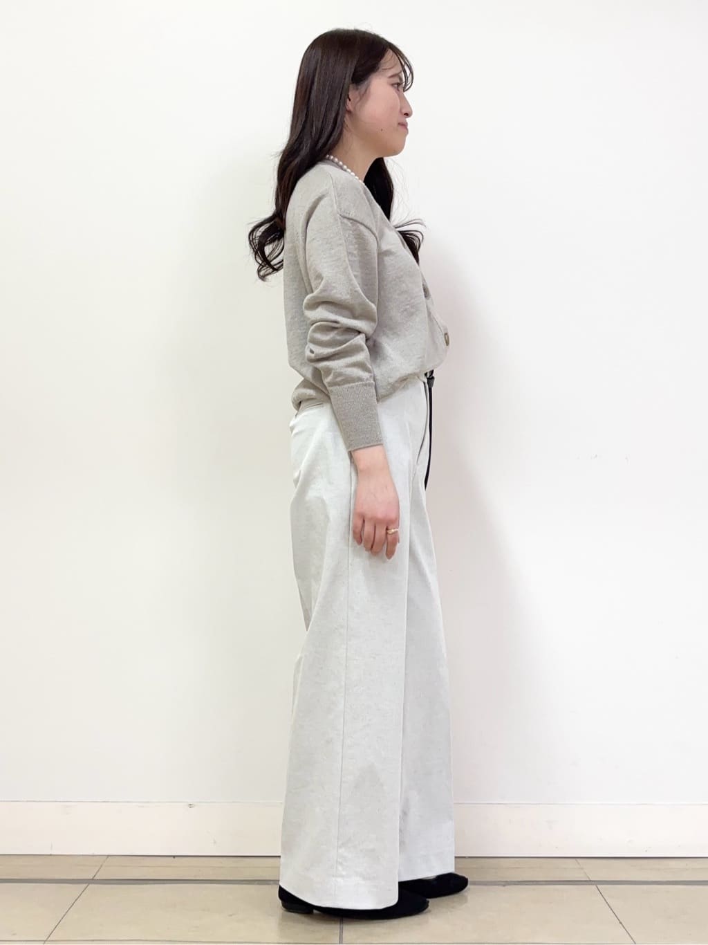 あやかさんの「UNTITLED｜◆【アンサンブル可能/手洗い可】リネン混ベーシックカーディガン」を使ったコーディネート