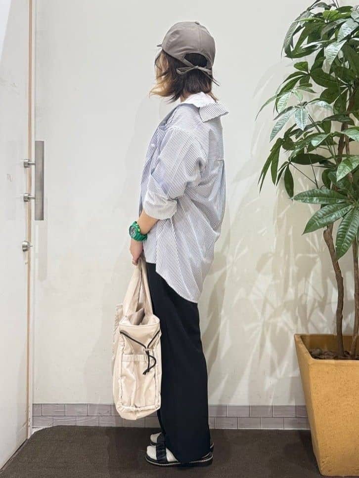 misakiさんの「SHOO･LA･RUE｜【S-LL/ひんやり/UV】ぷっくりラメプリントロゴTシャツ」を使ったコーディネート