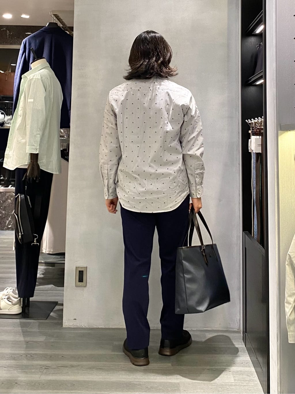 nishiさんの「TAKEO KIKUCHI｜ハットモチーフ ジャカード ストライプ シャツ」を使ったコーディネート