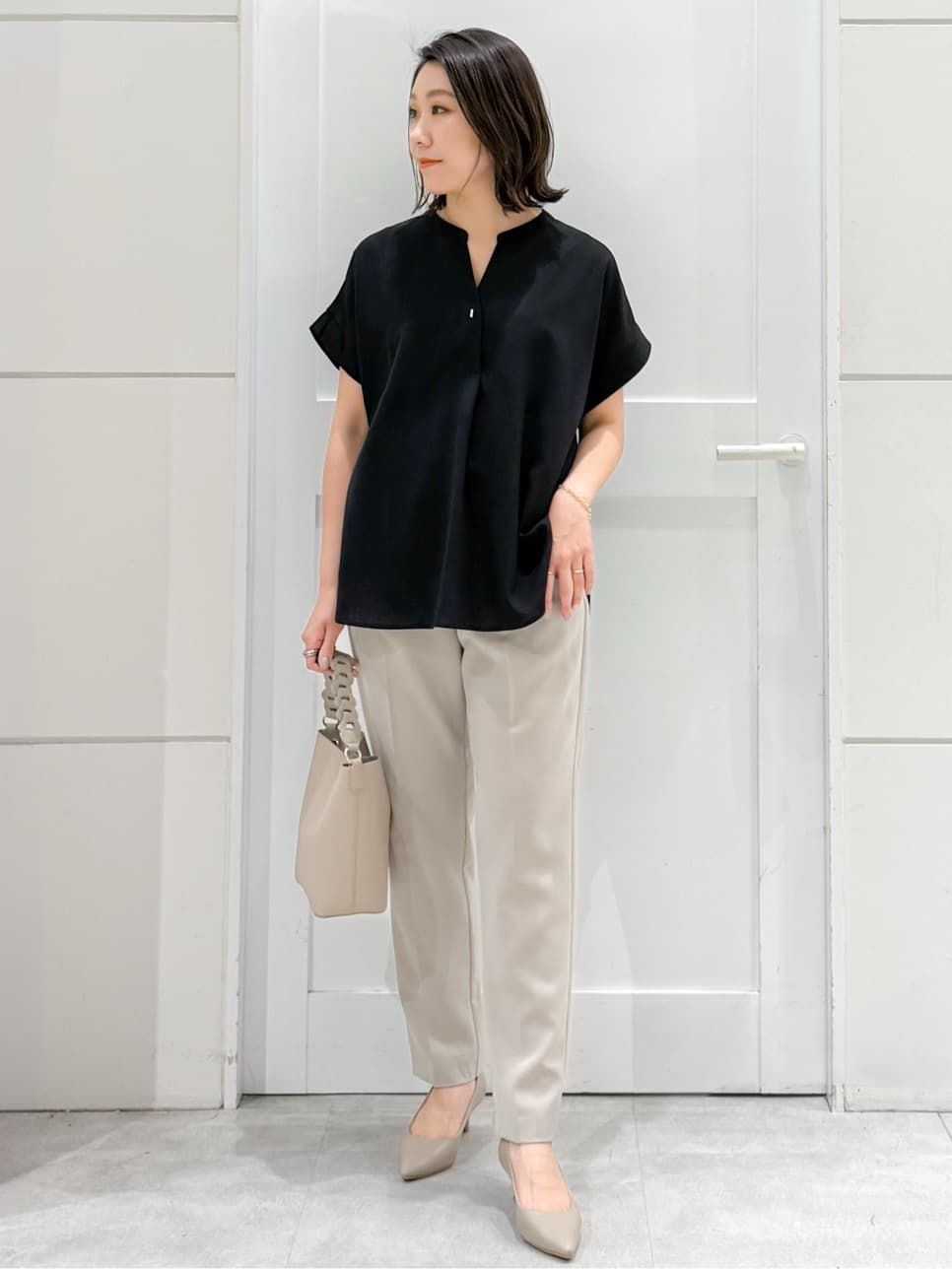 yuka.aさんの「OPAQUE.CLIP｜《7色展開／SS-LLサイズ》ストレッチスキッパーブラウス／セットアップ対応【洗濯機洗い可／防シワ】」を使ったコーディネート