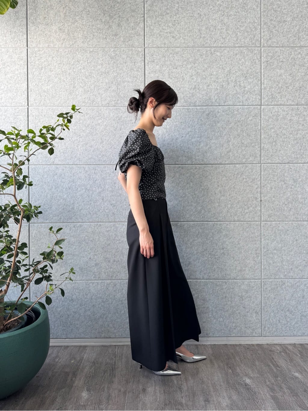 uchi__yamaさんの「CODE A｜polka dot blouse」を使ったコーディネート