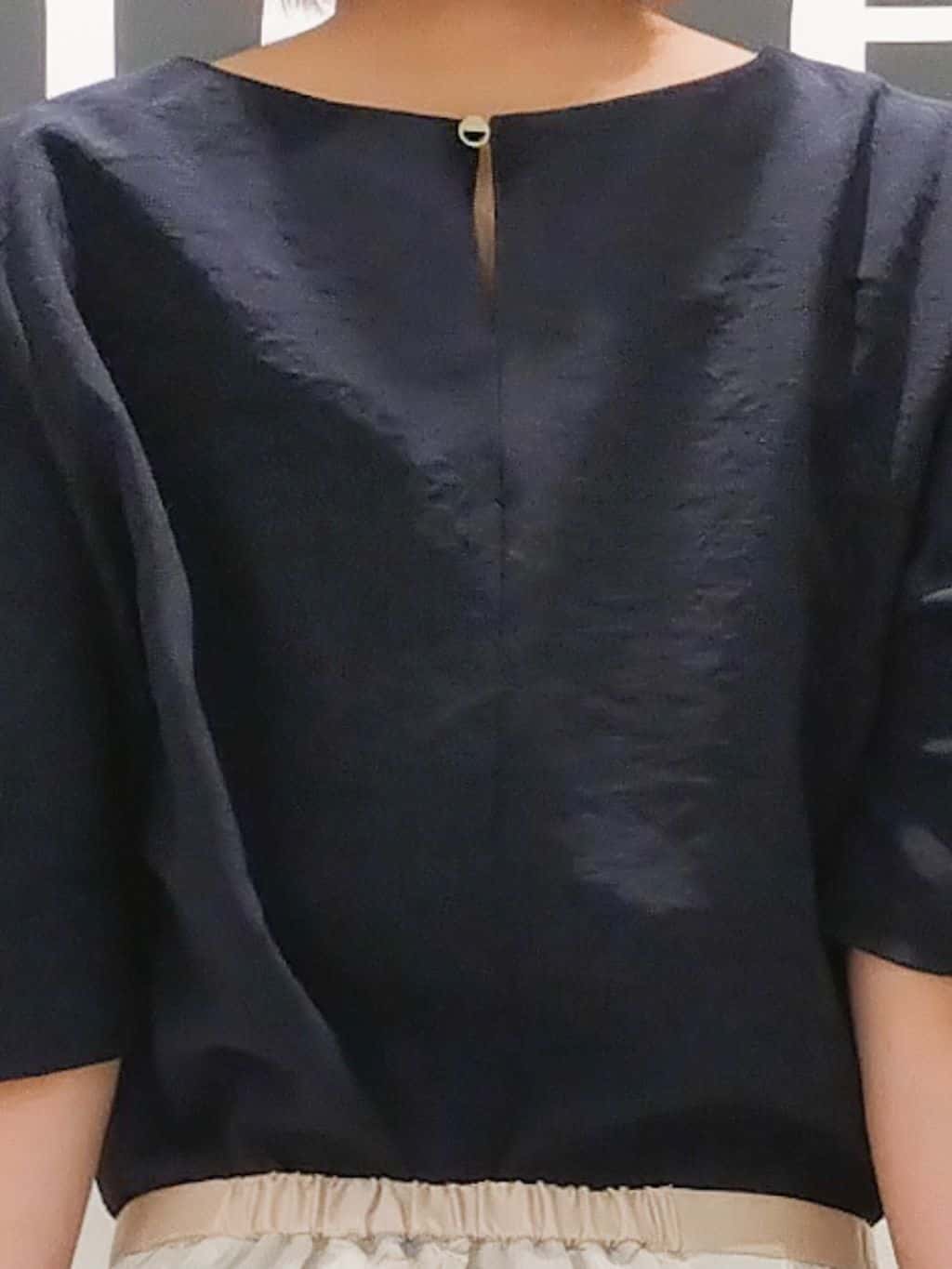 n.さんの「index｜《8色展開／XS-LLサイズ》タックパフスリーブブラウス【洗濯機洗い可／吸水速乾／防シワ／抗ピル】」を使ったコーディネート