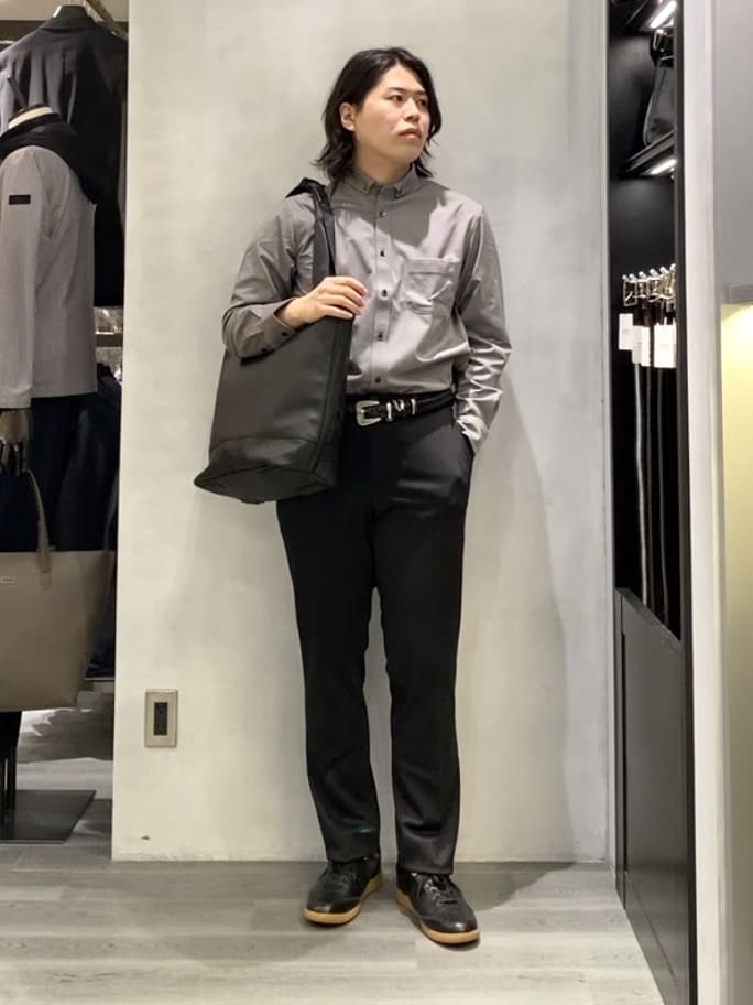 nishiさんの「TAKEO KIKUCHI｜【ONOFF対応】TRダブルニット ストレッチパンツ」を使ったコーディネート