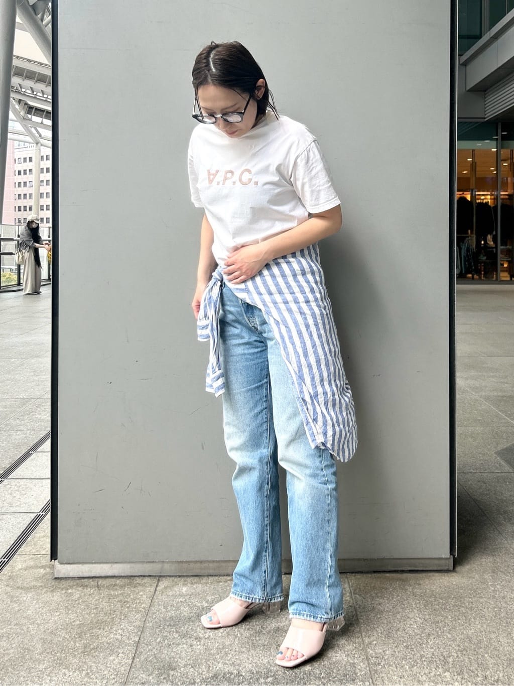 machikoさんの「ESPERANZA｜スクエアトゥクリアヒールミュール」を使ったコーディネート