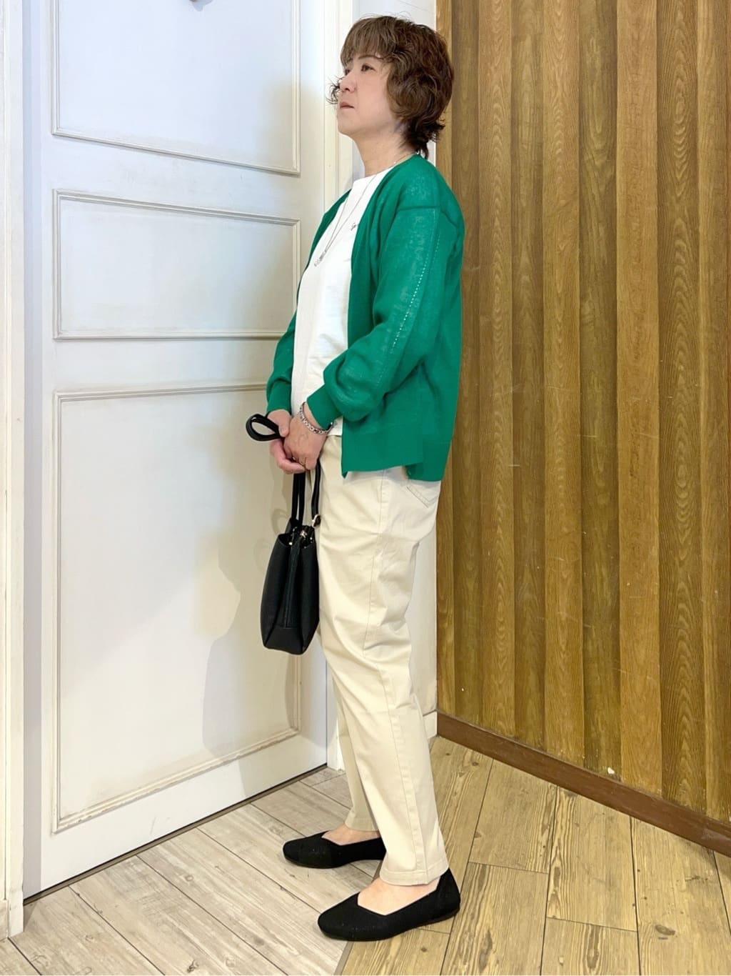 yuriyuriさんの「SHOO･LA･RUE｜◆【洗える】ナチュラルなシアー感が魅力 Vネックカーディガン」を使ったコーディネート