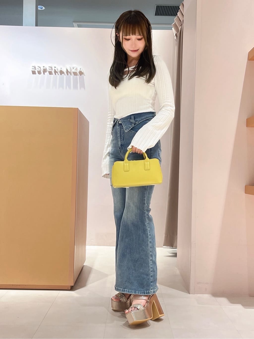 このかさんの「ESPERANZA｜【ラク盛り／サンダル】リピーター続出／脚長美脚　ミュールサンダル」を使ったコーディネート