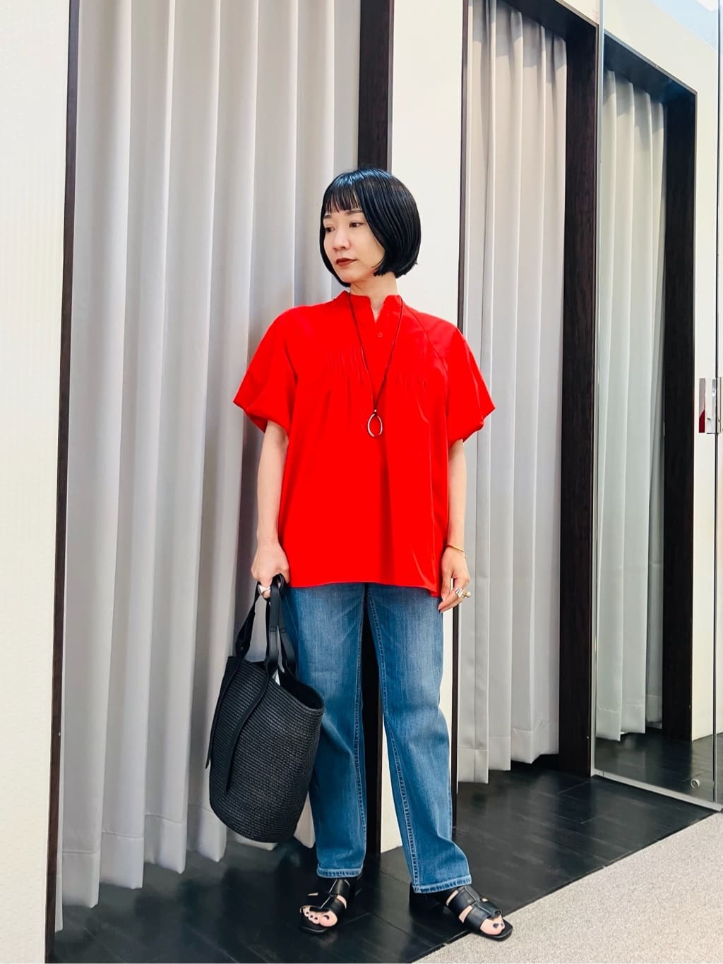 AYAさんの「INDIVI｜【褒められデニム】スリムストレート デニムパンツ」を使ったコーディネート